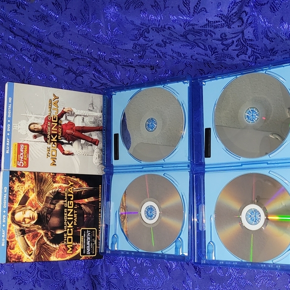 The Hunger Games: Mockingjay Part I & II DVD + Blu-ray Sets [Widescreen] - Picture 14 of 16
